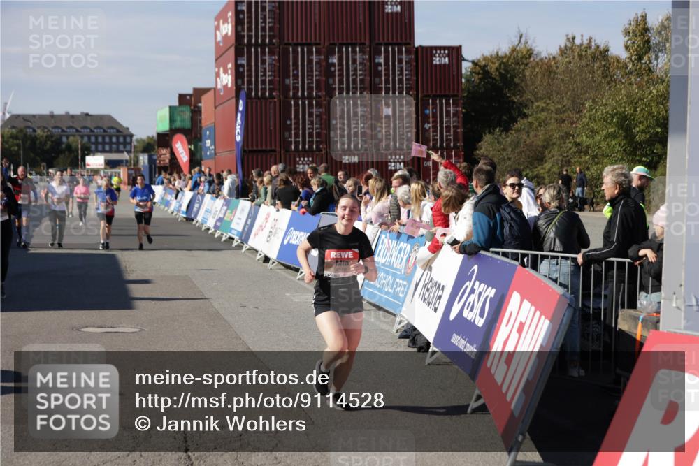 03.10.2025 - Köhlbrandbrückenlauf Jannik Wohlers http://msf.ph/oto/9114528 03.10.2025 13:32:19 Ziel 4485, 4578, 4985, 5238, 5354, 5820, 5921, 5922, 5923, 6146, 6287, 6304 meine-sportfotos.de
