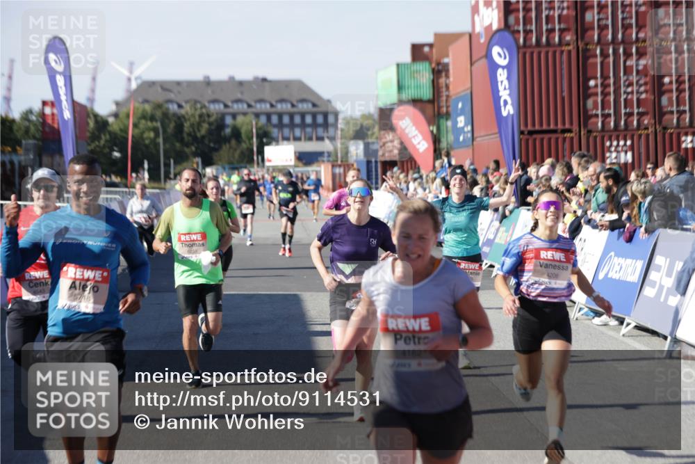 03.10.2025 - Köhlbrandbrückenlauf Jannik Wohlers http://msf.ph/oto/9114531 03.10.2025 13:01:56 Ziel 4025, 4118, 4162, 4206, 4258, 4543, 4907, 5692, 5703, 5718, 5739, 6235 meine-sportfotos.de