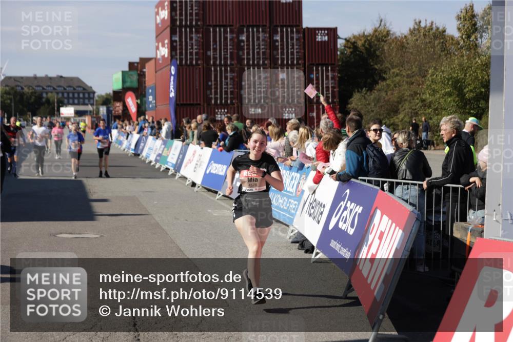 03.10.2025 - Köhlbrandbrückenlauf Jannik Wohlers http://msf.ph/oto/9114539 03.10.2025 13:32:19 Ziel 4485, 4578, 4985, 5238, 5354, 5820, 5921, 5922, 5923, 6146, 6287, 6304 meine-sportfotos.de