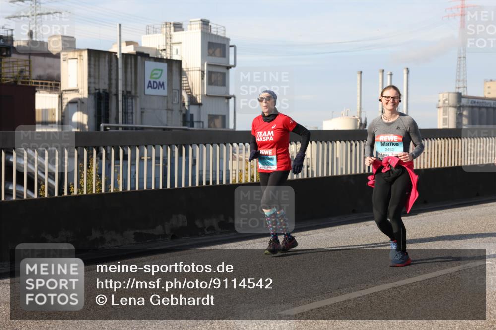 03.10.2025 - Köhlbrandbrückenlauf Lena Gebhardt http://msf.ph/oto/9114542 03.10.2025 10:17:34 Position 2 2452 meine-sportfotos.de