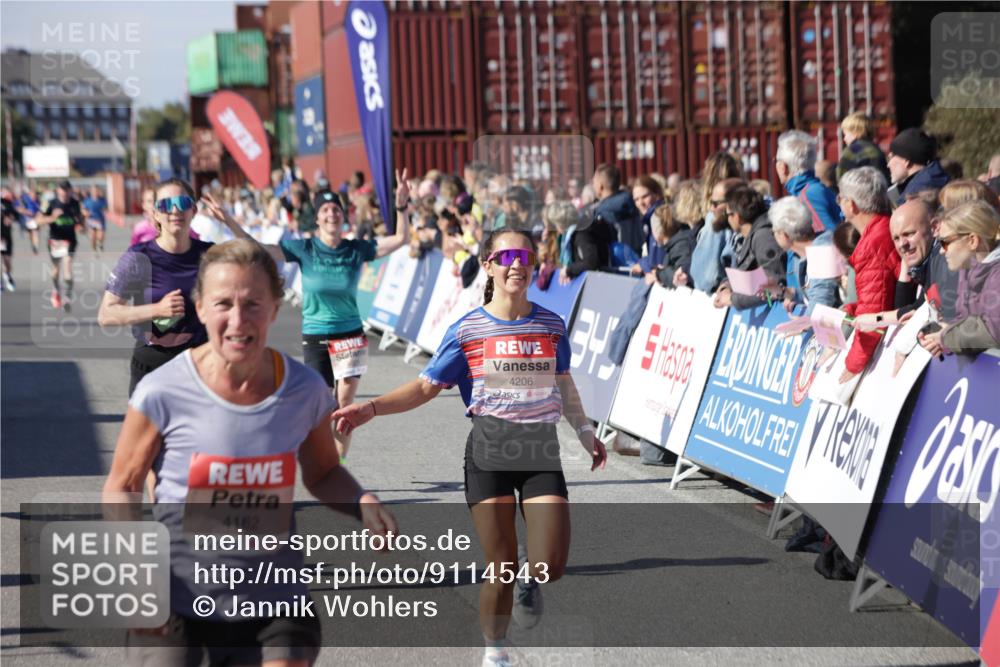 03.10.2025 - Köhlbrandbrückenlauf Jannik Wohlers http://msf.ph/oto/9114543 03.10.2025 13:01:56 Ziel 4025, 4118, 4162, 4206, 4258, 4543, 4907, 5692, 5703, 5718, 5739, 6235 meine-sportfotos.de