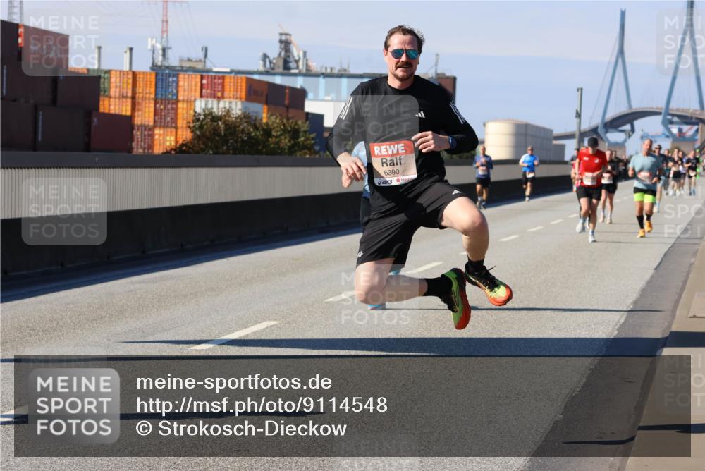 03.10.2025 - Köhlbrandbrückenlauf Strokosch-Dieckow http://msf.ph/oto/9114548 03.10.2025 12:45:44 Position 3 6390 meine-sportfotos.de