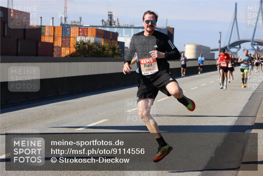 03.10.2025 - Köhlbrandbrückenlauf Strokosch-Dieckow http://msf.ph/oto/9114556 03.10.2025 12:45:45 Position 3 6390 meine-sportfotos.de