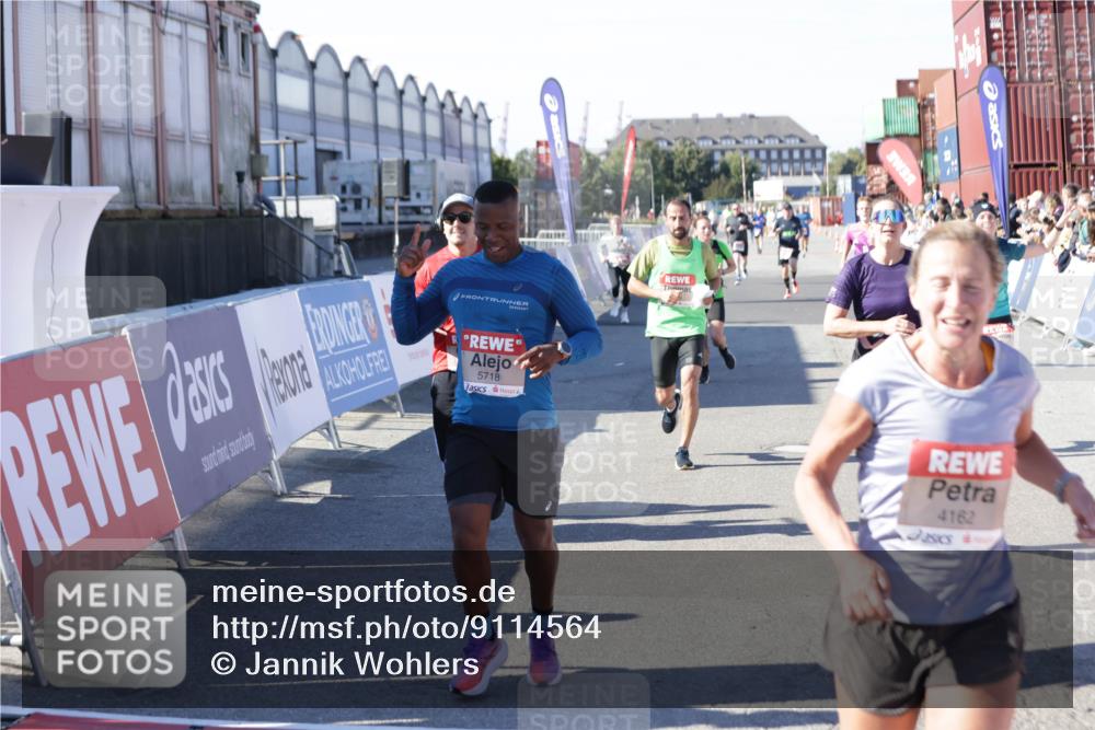 03.10.2025 - Köhlbrandbrückenlauf Jannik Wohlers http://msf.ph/oto/9114564 03.10.2025 13:01:57 Ziel 4025, 4118, 4162, 4206, 4258, 4543, 4907, 5692, 5703, 5718, 5739, 6235 meine-sportfotos.de