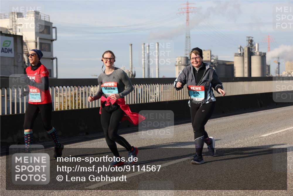 03.10.2025 - Köhlbrandbrückenlauf Lena Gebhardt http://msf.ph/oto/9114567 03.10.2025 10:17:34 Position 2 4, 2565, 2452, 2665 meine-sportfotos.de