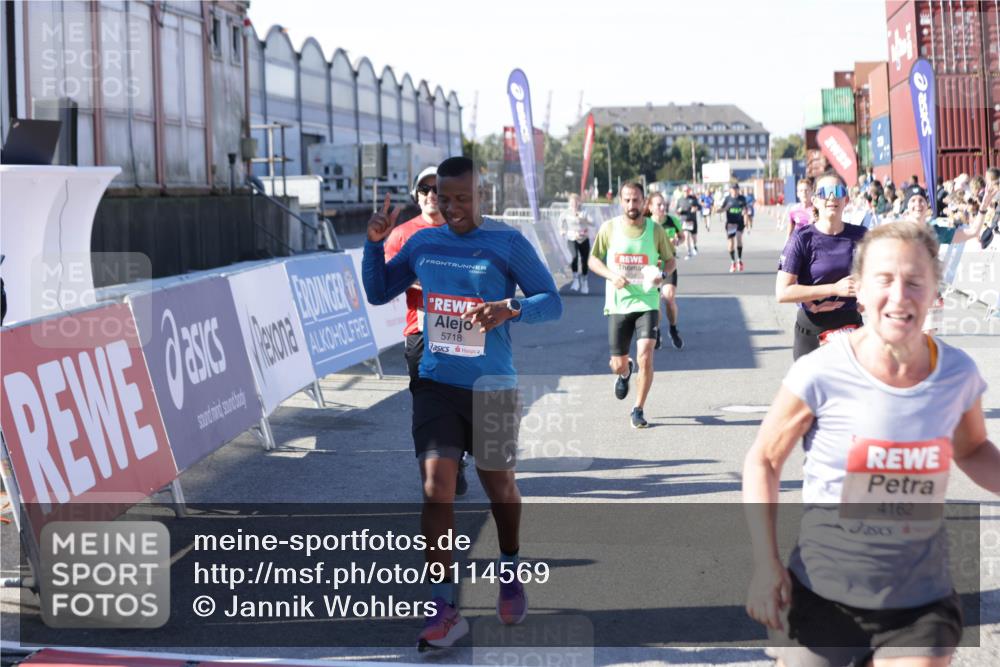 03.10.2025 - Köhlbrandbrückenlauf Jannik Wohlers http://msf.ph/oto/9114569 03.10.2025 13:01:57 Ziel 4025, 4118, 4162, 4206, 4258, 4543, 4907, 5692, 5703, 5718, 5739, 6235 meine-sportfotos.de