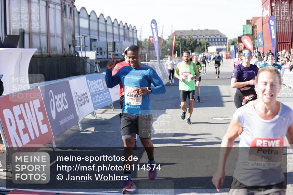 03.10.2025 - Köhlbrandbrückenlauf Jannik Wohlers http://msf.ph/oto/9114574 03.10.2025 13:01:57 Ziel 4025, 4118, 4162, 4206, 4258, 4543, 4907, 5692, 5703, 5718, 5739, 6235 meine-sportfotos.de