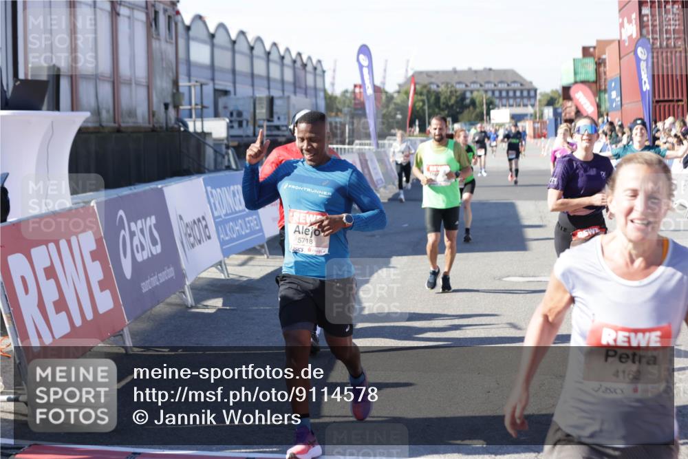 03.10.2025 - Köhlbrandbrückenlauf Jannik Wohlers http://msf.ph/oto/9114578 03.10.2025 13:01:57 Ziel 4025, 4118, 4162, 4206, 4258, 4543, 4907, 5692, 5703, 5718, 5739, 6235 meine-sportfotos.de