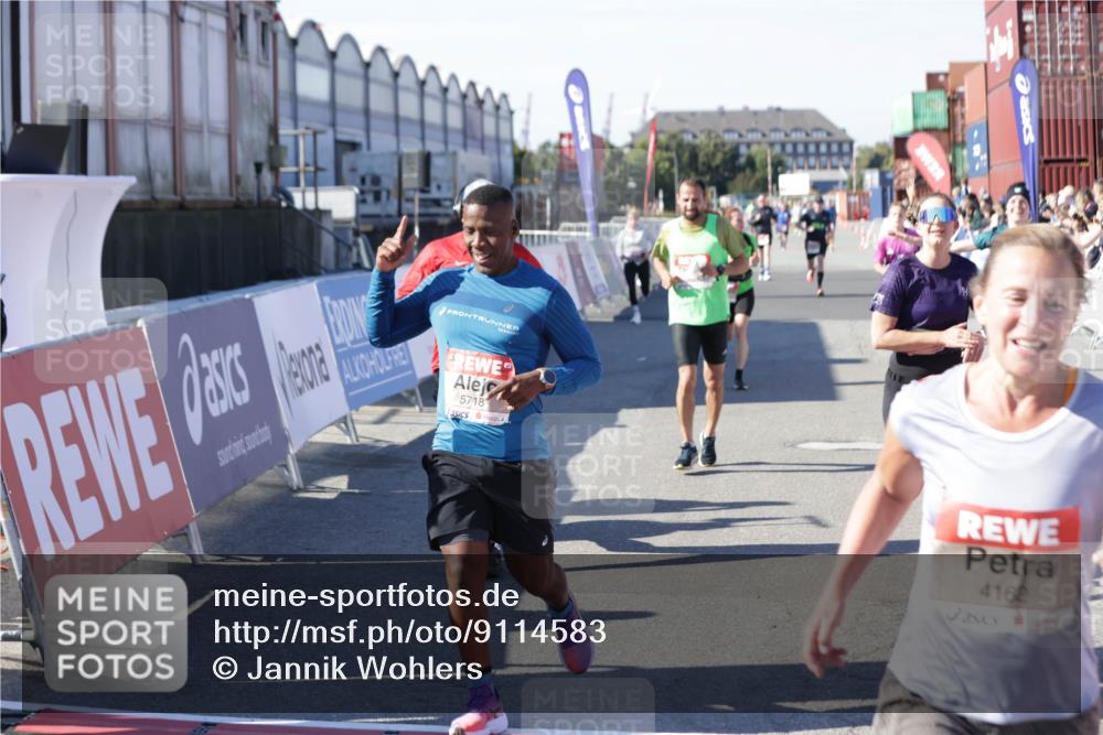 03.10.2025 - Köhlbrandbrückenlauf Jannik Wohlers http://msf.ph/oto/9114583 03.10.2025 13:01:57 Ziel 4025, 4118, 4162, 4206, 4258, 4543, 4907, 5692, 5703, 5718, 5739, 6235 meine-sportfotos.de