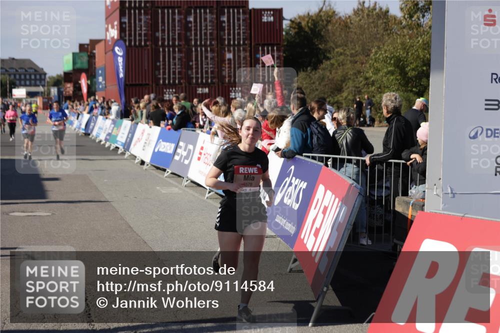 03.10.2025 - Köhlbrandbrückenlauf Jannik Wohlers http://msf.ph/oto/9114584 03.10.2025 13:32:20 Ziel 4485, 4578, 4966, 4985, 5238, 5354, 5820, 5921, 5922, 5923, 6287, 6304 meine-sportfotos.de