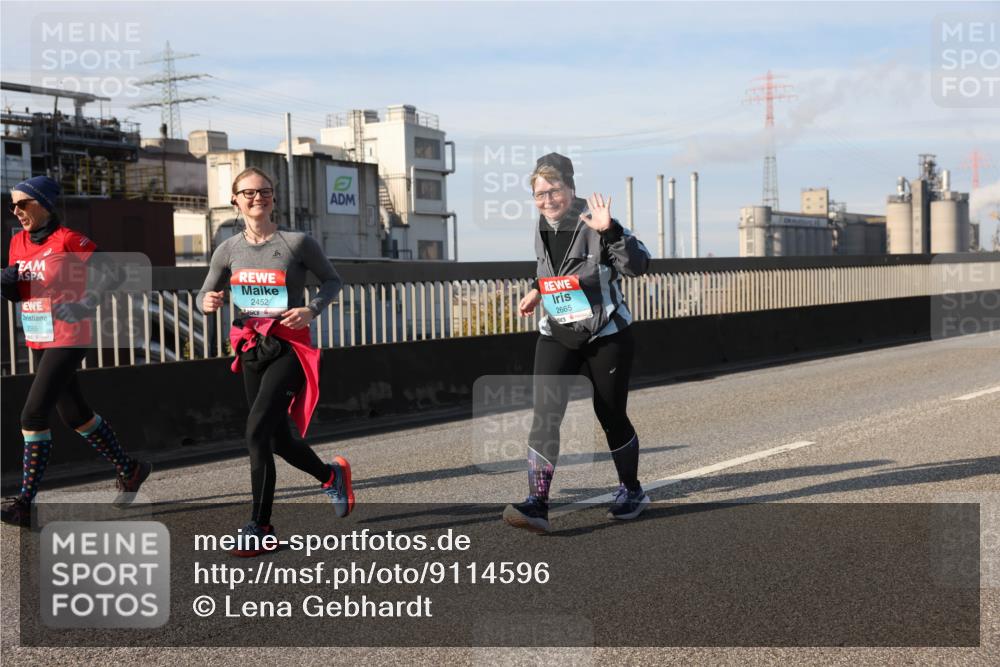 03.10.2025 - Köhlbrandbrückenlauf Lena Gebhardt http://msf.ph/oto/9114596 03.10.2025 10:17:36 Position 2 2565, 2452, 2665 meine-sportfotos.de