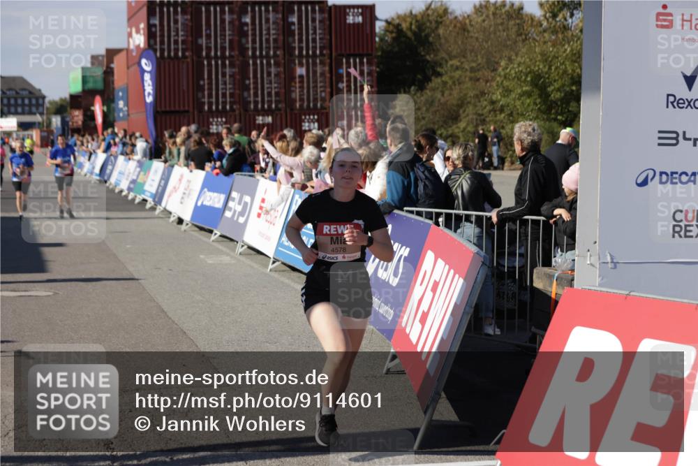 03.10.2025 - Köhlbrandbrückenlauf Jannik Wohlers http://msf.ph/oto/9114601 03.10.2025 13:32:20 Ziel 4485, 4578, 4966, 4985, 5238, 5354, 5820, 5921, 5922, 5923, 6287, 6304 meine-sportfotos.de