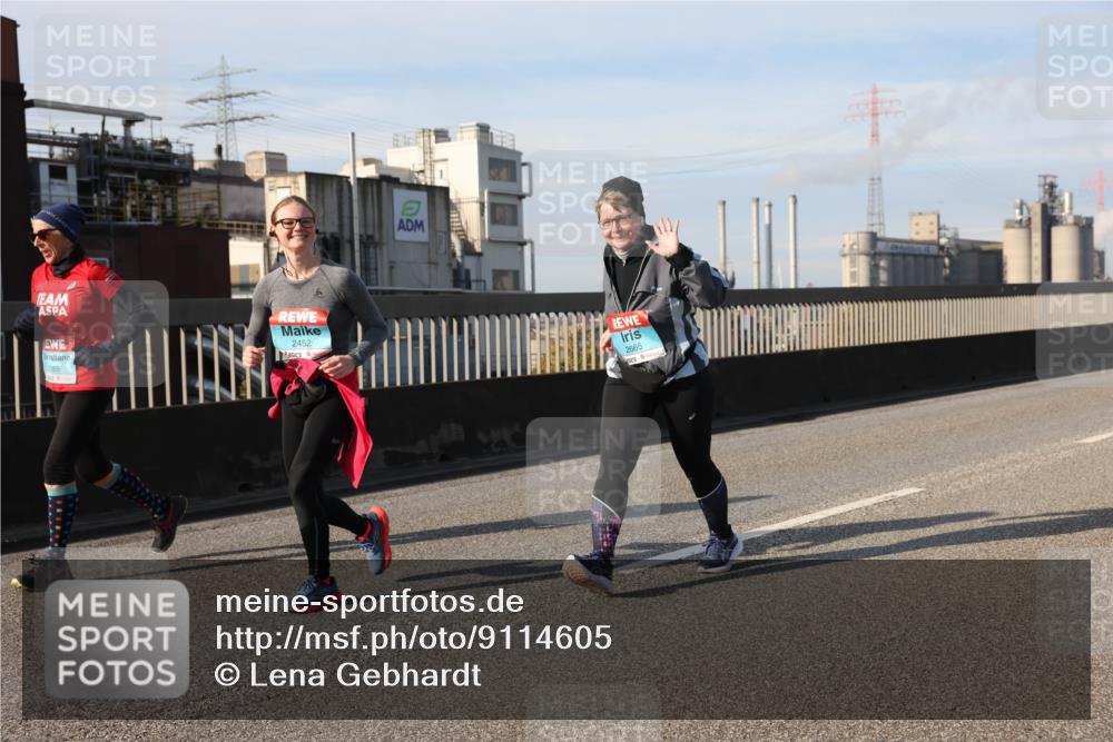 03.10.2025 - Köhlbrandbrückenlauf Lena Gebhardt http://msf.ph/oto/9114605 03.10.2025 10:17:36 Position 2 249, 2565, 2452, 2665 meine-sportfotos.de