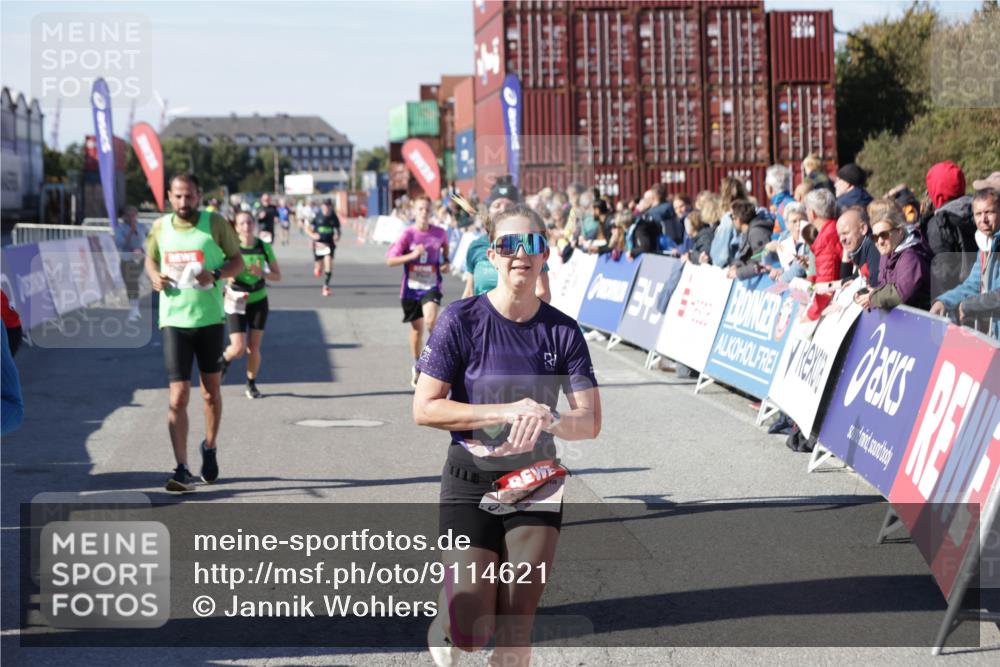 03.10.2025 - Köhlbrandbrückenlauf Jannik Wohlers http://msf.ph/oto/9114621 03.10.2025 13:01:58 Ziel 4025, 4118, 4162, 4206, 4258, 4543, 4907, 5692, 5703, 5718, 5739, 6235, 6461 meine-sportfotos.de