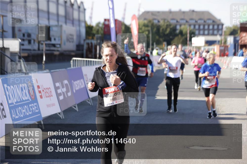 03.10.2025 - Köhlbrandbrückenlauf Jannik Wohlers http://msf.ph/oto/9114640 03.10.2025 13:32:22 Ziel 4485, 4578, 4966, 4985, 5354, 5357, 5820, 5891, 5892, 6287, 6304 meine-sportfotos.de