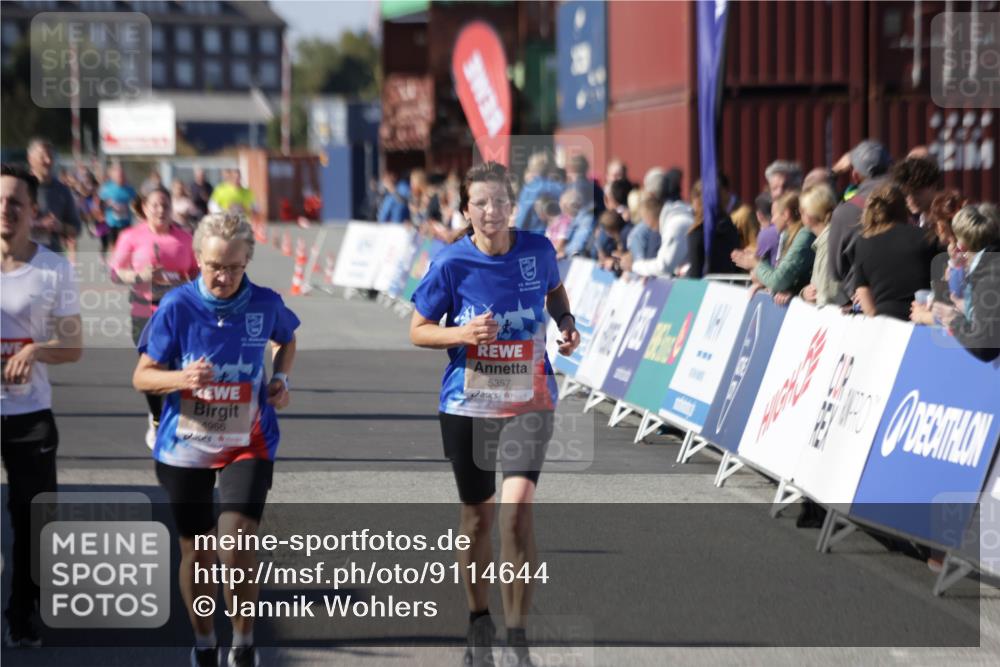 03.10.2025 - Köhlbrandbrückenlauf Jannik Wohlers http://msf.ph/oto/9114644 03.10.2025 13:32:23 Ziel 4485, 4578, 4966, 5354, 5357, 5820, 5891, 5892, 6287, 6304 meine-sportfotos.de