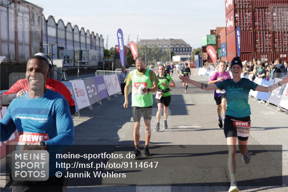 03.10.2025 - Köhlbrandbrückenlauf Jannik Wohlers http://msf.ph/oto/9114647 03.10.2025 13:01:58 Ziel 4025, 4118, 4162, 4206, 4258, 4543, 4907, 5692, 5703, 5718, 5739, 6235, 6461 meine-sportfotos.de