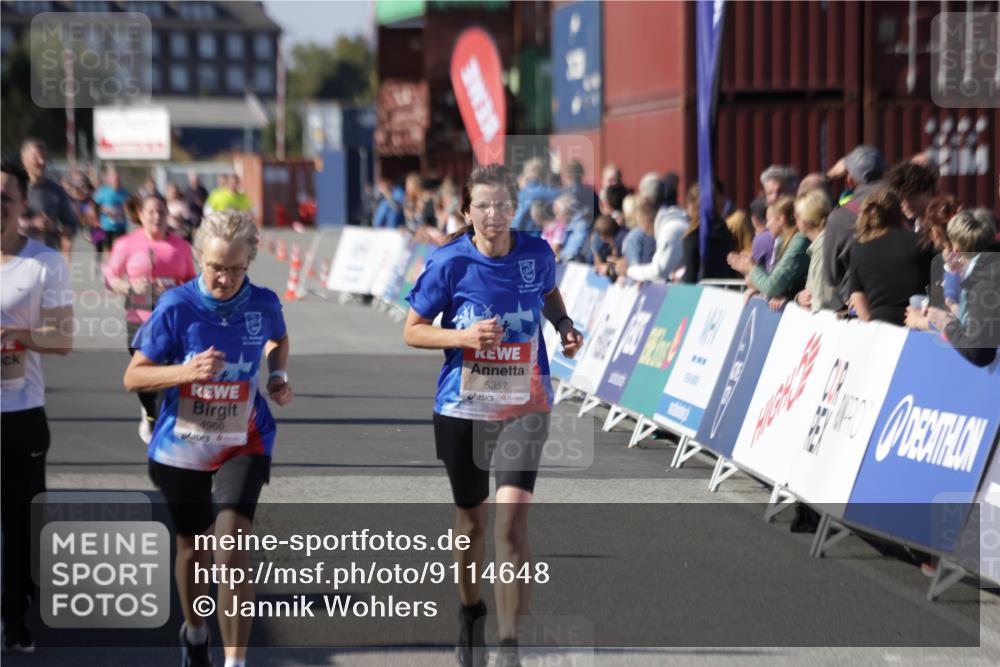 03.10.2025 - Köhlbrandbrückenlauf Jannik Wohlers http://msf.ph/oto/9114648 03.10.2025 13:32:23 Ziel 4485, 4578, 4966, 5354, 5357, 5820, 5891, 5892, 6287, 6304 meine-sportfotos.de