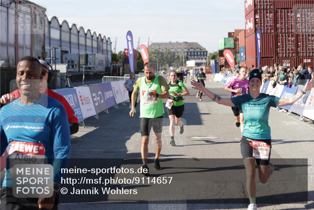 03.10.2025 - Köhlbrandbrückenlauf Jannik Wohlers http://msf.ph/oto/9114657 03.10.2025 13:01:58 Ziel 4025, 4118, 4162, 4206, 4258, 4543, 4907, 5692, 5703, 5718, 5739, 6235, 6461 meine-sportfotos.de