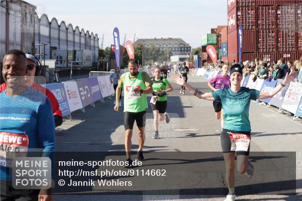 03.10.2025 - Köhlbrandbrückenlauf Jannik Wohlers http://msf.ph/oto/9114662 03.10.2025 13:01:58 Ziel 4025, 4118, 4162, 4206, 4258, 4543, 4907, 5692, 5703, 5718, 5739, 6235, 6461 meine-sportfotos.de