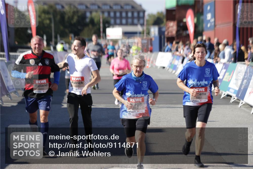 03.10.2025 - Köhlbrandbrückenlauf Jannik Wohlers http://msf.ph/oto/9114671 03.10.2025 13:32:24 Ziel 4485, 4578, 4966, 5354, 5357, 5820, 5891, 5892, 6287, 6304 meine-sportfotos.de