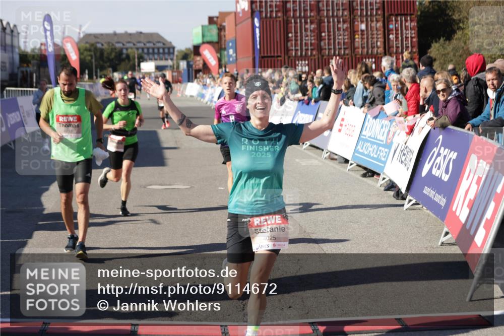 03.10.2025 - Köhlbrandbrückenlauf Jannik Wohlers http://msf.ph/oto/9114672 03.10.2025 13:01:59 Ziel 4025, 4118, 4162, 4206, 4258, 4543, 4907, 5692, 5703, 5718, 5739, 6235, 6461 meine-sportfotos.de