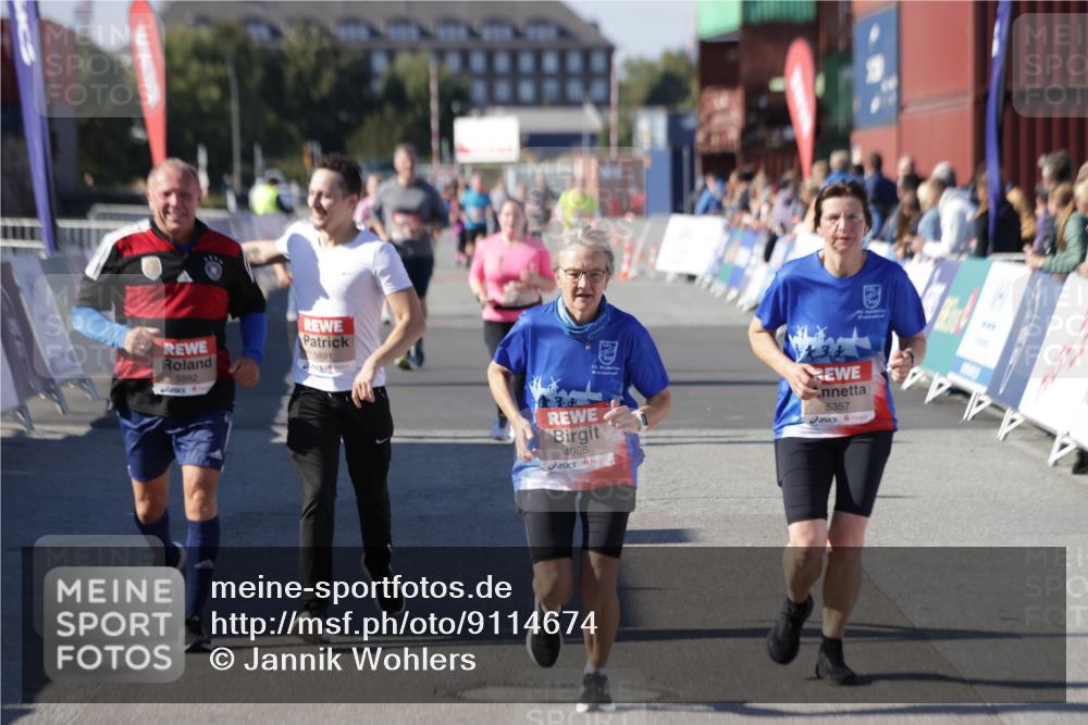 03.10.2025 - Köhlbrandbrückenlauf Jannik Wohlers http://msf.ph/oto/9114674 03.10.2025 13:32:24 Ziel 4485, 4578, 4966, 5354, 5357, 5820, 5891, 5892, 6287, 6304 meine-sportfotos.de