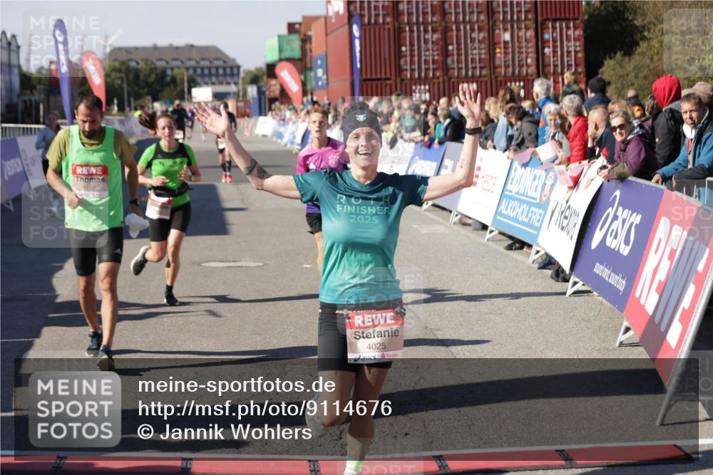 03.10.2025 - Köhlbrandbrückenlauf Jannik Wohlers http://msf.ph/oto/9114676 03.10.2025 13:01:59 Ziel 4025, 4118, 4162, 4206, 4258, 4543, 4907, 5692, 5703, 5718, 5739, 6235, 6461 meine-sportfotos.de