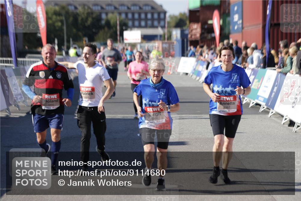 03.10.2025 - Köhlbrandbrückenlauf Jannik Wohlers http://msf.ph/oto/9114680 03.10.2025 13:32:24 Ziel 4485, 4578, 4966, 5354, 5357, 5820, 5891, 5892, 6287, 6304 meine-sportfotos.de