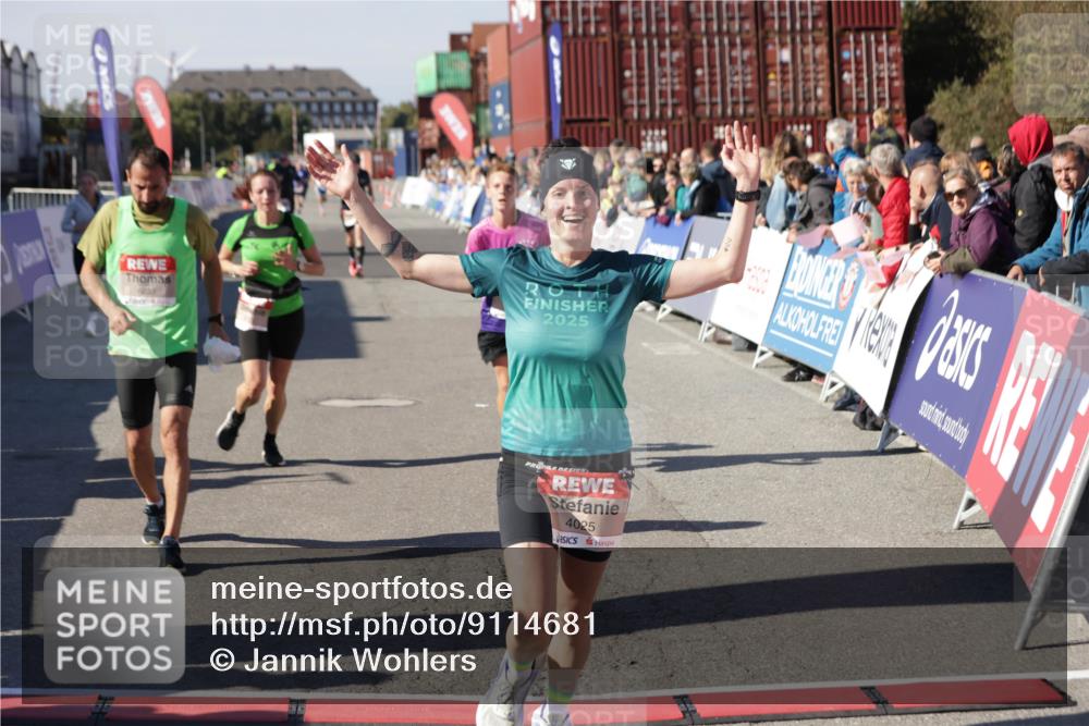 03.10.2025 - Köhlbrandbrückenlauf Jannik Wohlers http://msf.ph/oto/9114681 03.10.2025 13:01:59 Ziel 4025, 4118, 4162, 4206, 4258, 4543, 4907, 5692, 5703, 5718, 5739, 6235, 6461 meine-sportfotos.de
