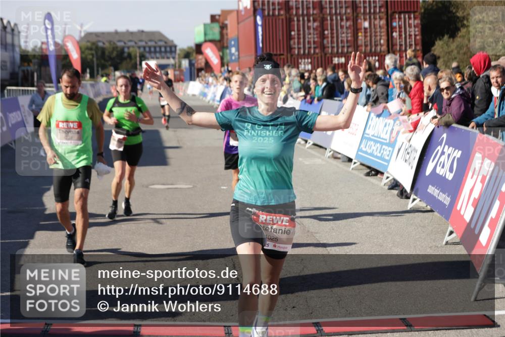 03.10.2025 - Köhlbrandbrückenlauf Jannik Wohlers http://msf.ph/oto/9114688 03.10.2025 13:01:59 Ziel 4025, 4118, 4162, 4206, 4258, 4543, 4907, 5692, 5703, 5718, 5739, 6235, 6461 meine-sportfotos.de