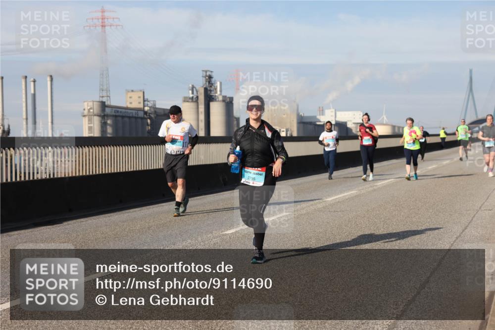 03.10.2025 - Köhlbrandbrückenlauf Lena Gebhardt http://msf.ph/oto/9114690 03.10.2025 10:17:41 Position 2 2795 meine-sportfotos.de