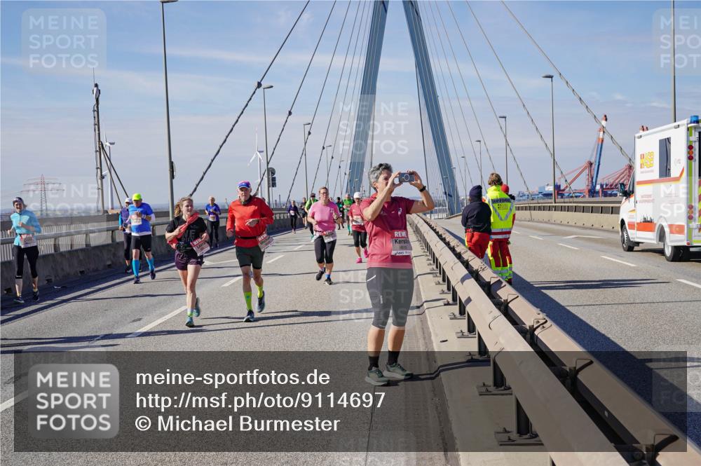 03.10.2025 - Köhlbrandbrückenlauf Michael Burmester http://msf.ph/oto/9114697 03.10.2025 12:56:10 Position 2 4810 meine-sportfotos.de