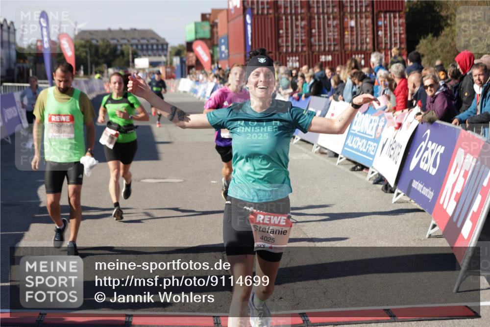 03.10.2025 - Köhlbrandbrückenlauf Jannik Wohlers http://msf.ph/oto/9114699 03.10.2025 13:01:59 Ziel 4025, 4118, 4162, 4206, 4258, 4543, 4907, 5692, 5703, 5718, 5739, 6235, 6461 meine-sportfotos.de