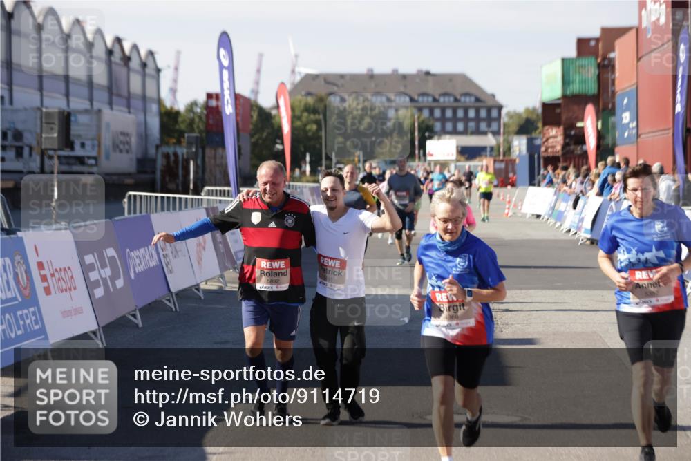 03.10.2025 - Köhlbrandbrückenlauf Jannik Wohlers http://msf.ph/oto/9114719 03.10.2025 13:32:25 Ziel 4485, 4578, 4966, 5354, 5357, 5891, 5892, 6141, 6287, 6304 meine-sportfotos.de