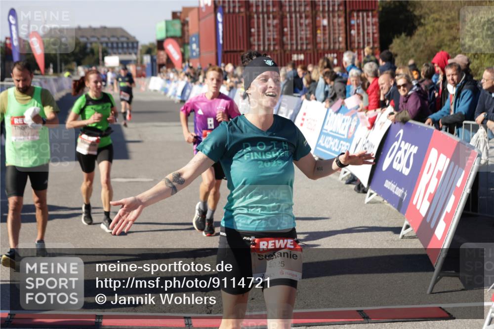 03.10.2025 - Köhlbrandbrückenlauf Jannik Wohlers http://msf.ph/oto/9114721 03.10.2025 13:01:59 Ziel 4025, 4118, 4162, 4206, 4258, 4543, 4907, 5692, 5703, 5718, 5739, 6235, 6461 meine-sportfotos.de