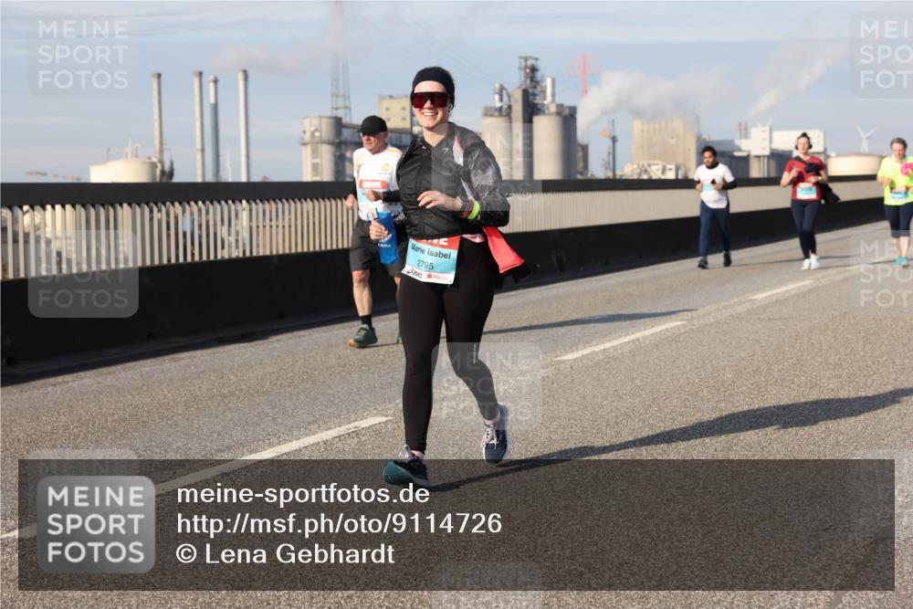 03.10.2025 - Köhlbrandbrückenlauf Lena Gebhardt http://msf.ph/oto/9114726 03.10.2025 10:17:42 Position 2 2795 meine-sportfotos.de