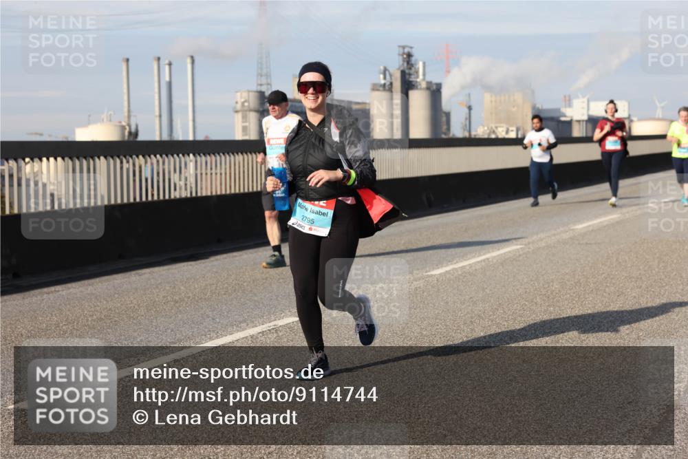 03.10.2025 - Köhlbrandbrückenlauf Lena Gebhardt http://msf.ph/oto/9114744 03.10.2025 10:17:42 Position 2 2795 meine-sportfotos.de