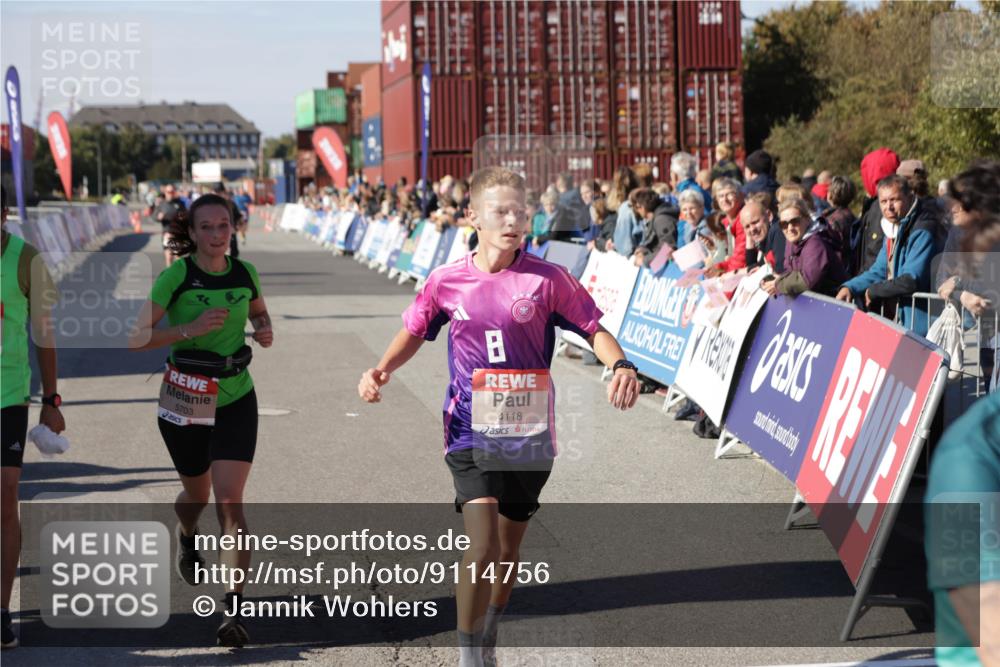 03.10.2025 - Köhlbrandbrückenlauf Jannik Wohlers http://msf.ph/oto/9114756 03.10.2025 13:02:00 Ziel 4025, 4118, 4162, 4206, 4258, 4543, 4907, 5692, 5703, 5718, 6032, 6235, 6461 meine-sportfotos.de