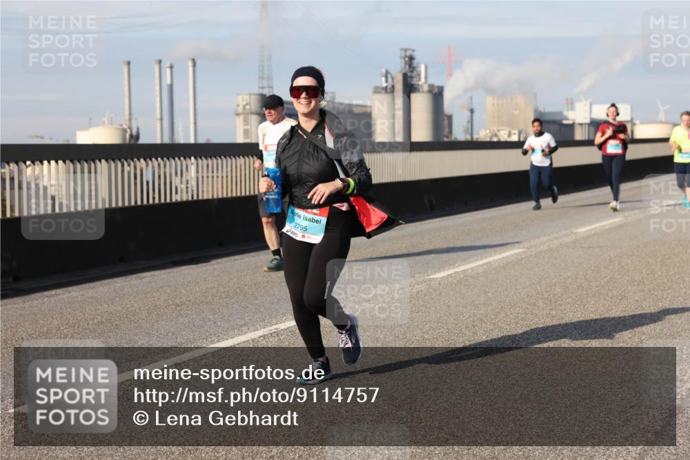 03.10.2025 - Köhlbrandbrückenlauf Lena Gebhardt http://msf.ph/oto/9114757 03.10.2025 10:17:42 Position 2 2795 meine-sportfotos.de