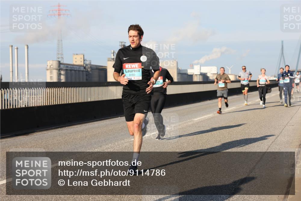 03.10.2025 - Köhlbrandbrückenlauf Lena Gebhardt http://msf.ph/oto/9114786 03.10.2025 09:43:20 Position 2 3183 meine-sportfotos.de