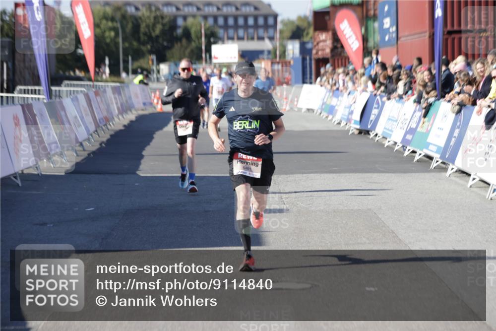 03.10.2025 - Köhlbrandbrückenlauf Jannik Wohlers http://msf.ph/oto/9114840 03.10.2025 13:02:02 Ziel 4025, 4118, 4162, 4206, 4258, 4543, 4907, 5692, 5703, 5718, 6032, 6235, 6461 meine-sportfotos.de