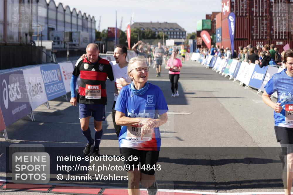 03.10.2025 - Köhlbrandbrückenlauf Jannik Wohlers http://msf.ph/oto/9114843 03.10.2025 13:32:27 Ziel 4485, 4578, 4966, 5286, 5357, 5891, 5892, 6141, 6304 meine-sportfotos.de