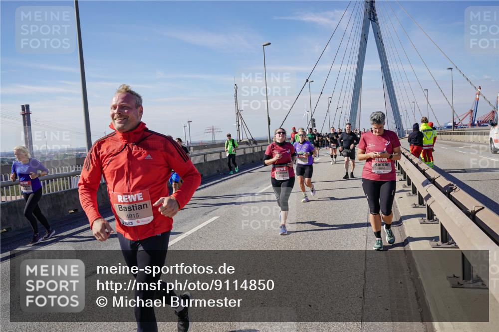 03.10.2025 - Köhlbrandbrückenlauf Michael Burmester http://msf.ph/oto/9114850 03.10.2025 12:56:20 Position 2 4815, 5113, 4810 meine-sportfotos.de