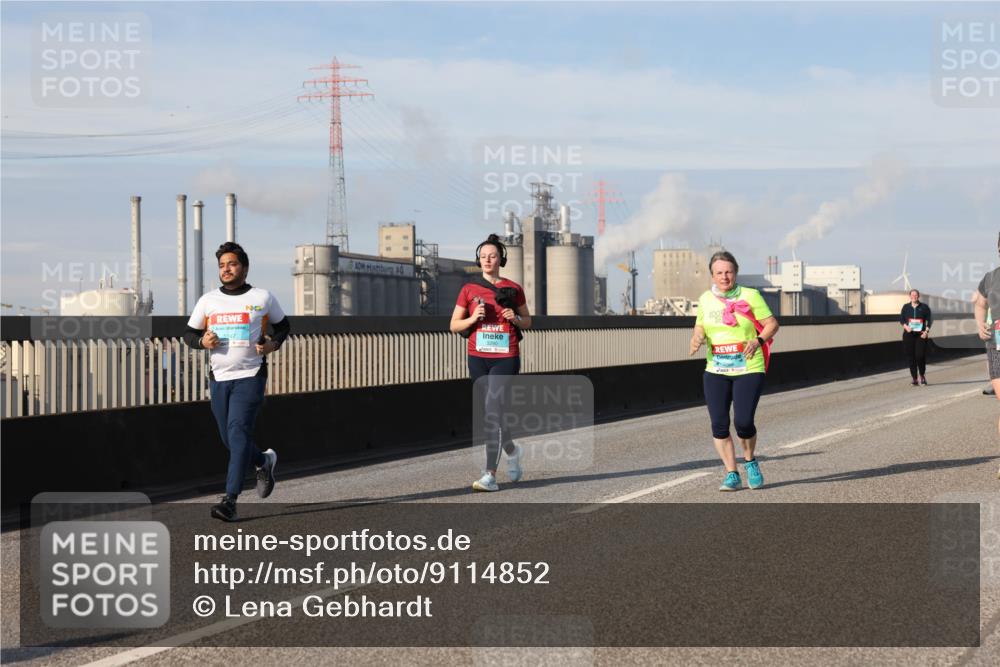 03.10.2025 - Köhlbrandbrückenlauf Lena Gebhardt http://msf.ph/oto/9114852 03.10.2025 10:17:47 Position 2  meine-sportfotos.de