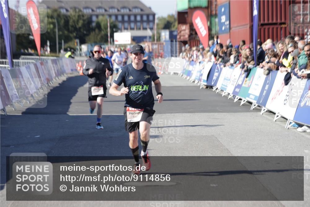 03.10.2025 - Köhlbrandbrückenlauf Jannik Wohlers http://msf.ph/oto/9114856 03.10.2025 13:02:03 Ziel 4025, 4118, 4162, 4206, 4258, 4543, 4907, 5692, 5703, 5718, 6032, 6235, 6461 meine-sportfotos.de