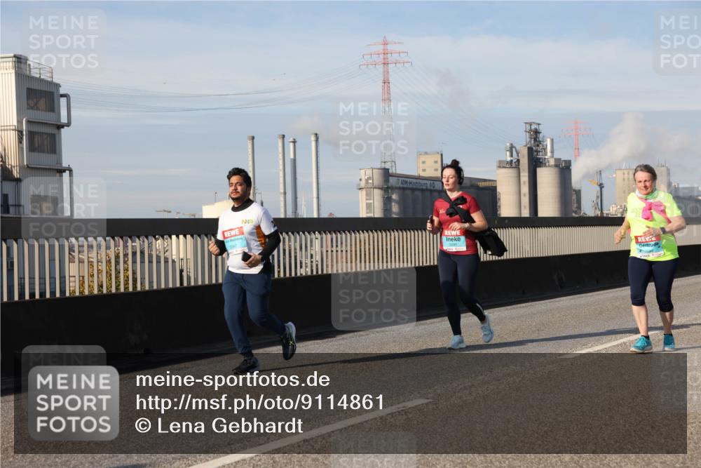 03.10.2025 - Köhlbrandbrückenlauf Lena Gebhardt http://msf.ph/oto/9114861 03.10.2025 10:17:47 Position 2 3347, 3290, 3269 meine-sportfotos.de