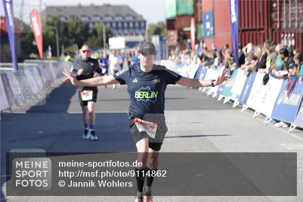 03.10.2025 - Köhlbrandbrückenlauf Jannik Wohlers http://msf.ph/oto/9114862 03.10.2025 13:02:04 Ziel 4025, 4118, 4162, 4206, 4258, 4543, 4907, 5703, 5718, 6032, 6235, 6461 meine-sportfotos.de