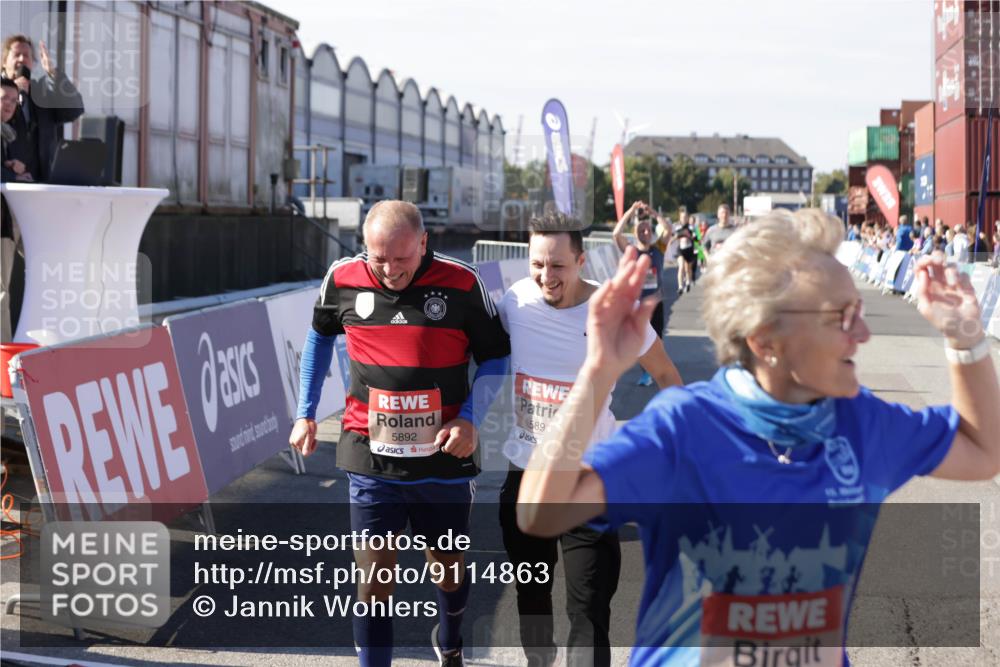 03.10.2025 - Köhlbrandbrückenlauf Jannik Wohlers http://msf.ph/oto/9114863 03.10.2025 13:32:28 Ziel 4485, 4578, 4966, 5286, 5357, 5876, 5891, 5892, 6141 meine-sportfotos.de