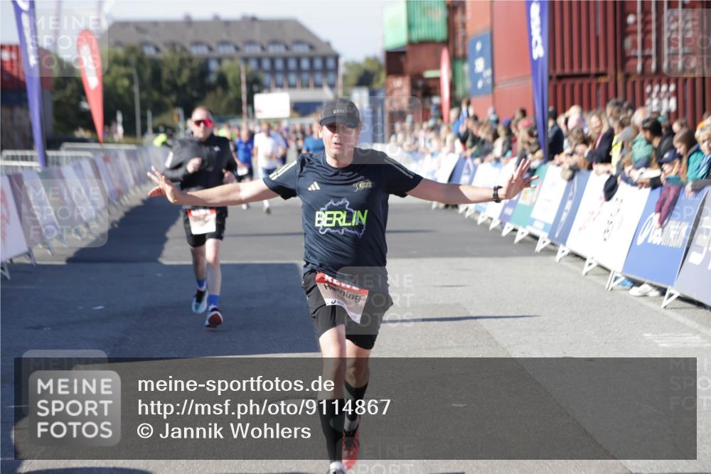 03.10.2025 - Köhlbrandbrückenlauf Jannik Wohlers http://msf.ph/oto/9114867 03.10.2025 13:02:04 Ziel 4025, 4118, 4162, 4206, 4258, 4543, 4907, 5703, 5718, 6032, 6235, 6461 meine-sportfotos.de